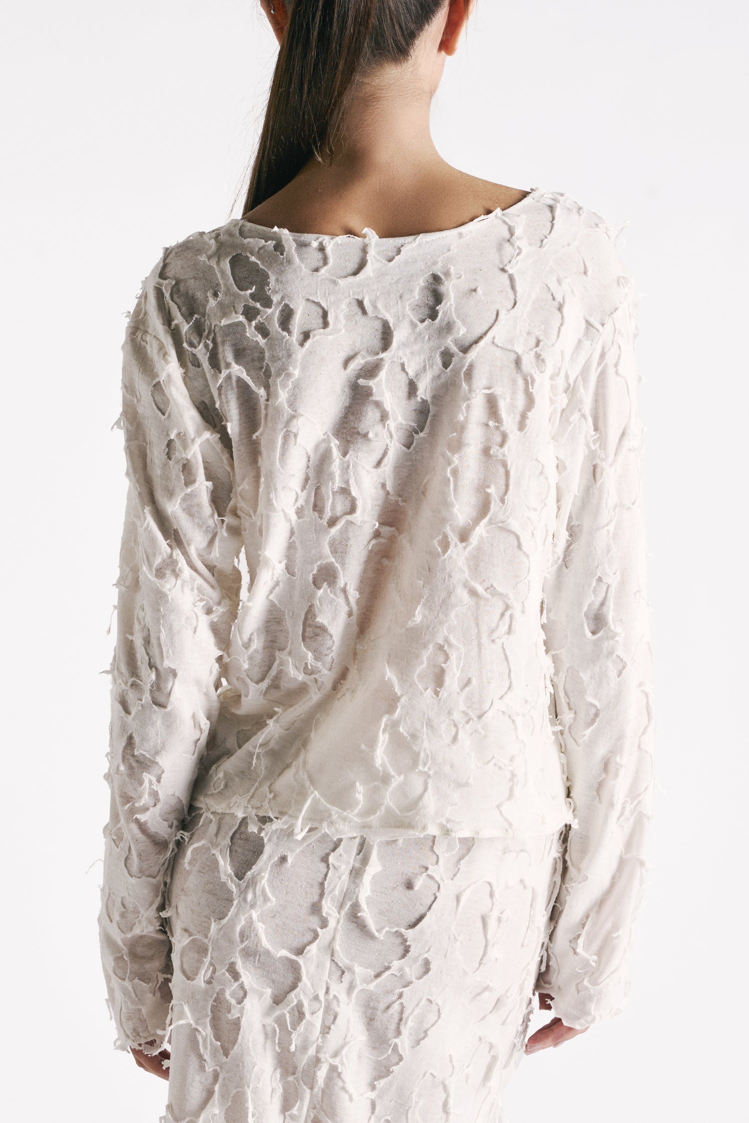 MAGLIA MANICHE LUNGHE IN JERSEY DI COTONE BIANCO EFFETTO CORROSIONE